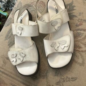 Girls Cherokee sandals 4